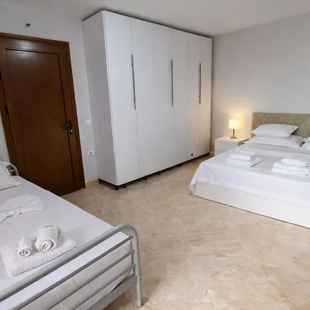 J&m Sea View Guest house *