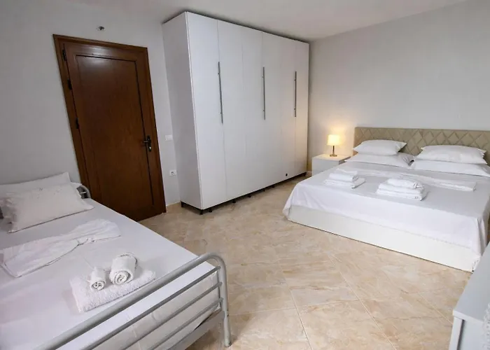 J&m Sea View Guest house *